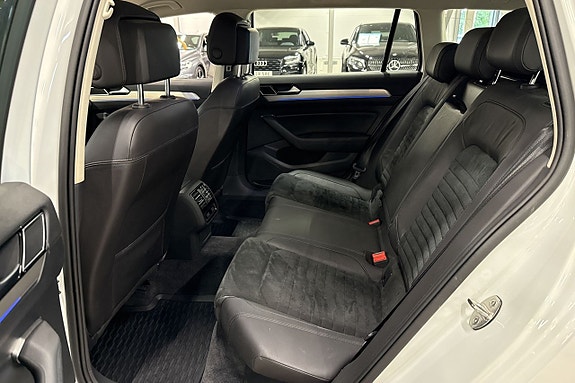 Volkswagen Passat 22 of 25