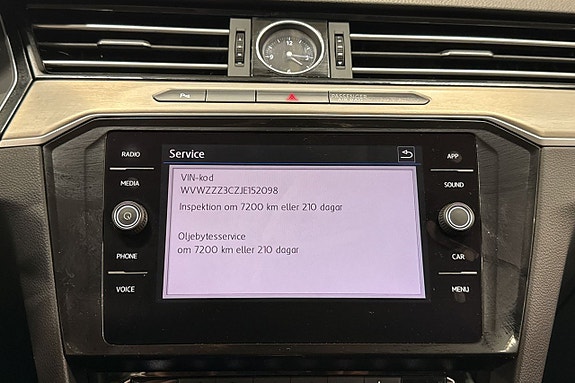 Volkswagen Passat 15 of 25