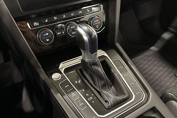 Volkswagen Passat 17 of 25