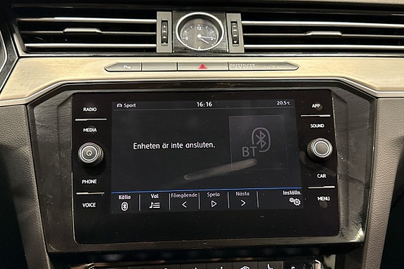Volkswagen Passat 14 of 25