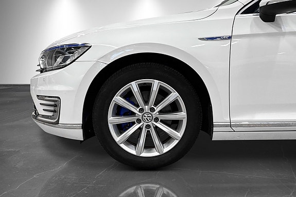 Volkswagen Passat 2 of 25