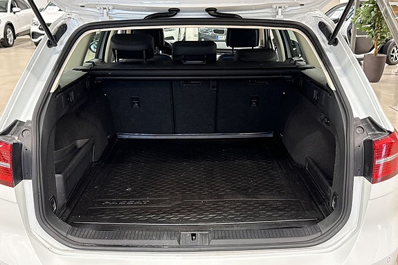 Volkswagen Passat 23 of 25