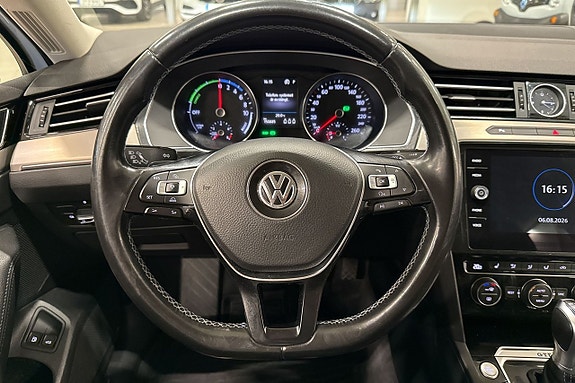 Volkswagen Passat 10 of 25