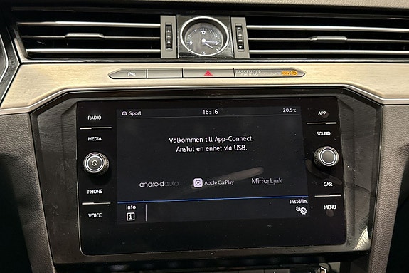 Volkswagen Passat 13 of 25