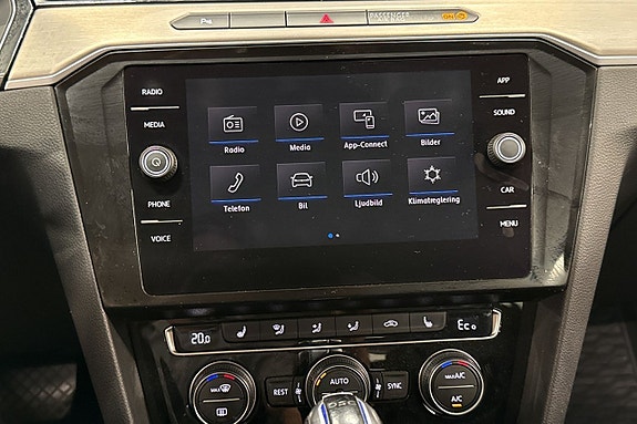 Volkswagen Passat 12 of 25