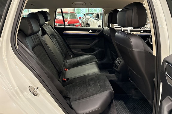Volkswagen Passat 21 of 25