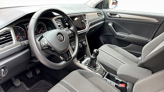 Volkswagen T-Roc 7 of 12