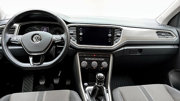 Volkswagen T-Roc 10 of 12
