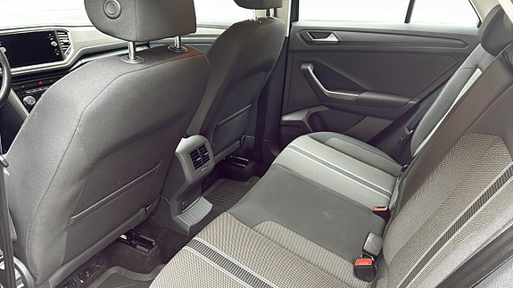 Volkswagen T-Roc 11 of 12