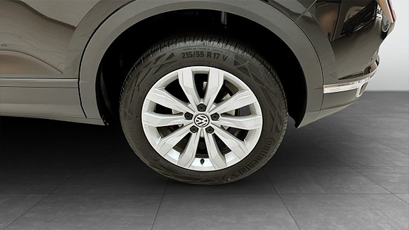 Volkswagen T-Roc 6 of 12