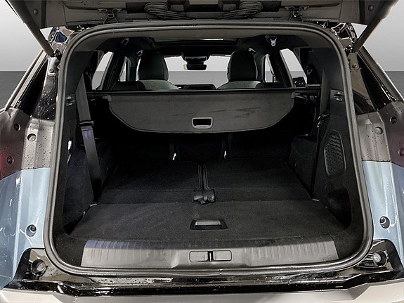 Peugeot e-5008 16 of 19