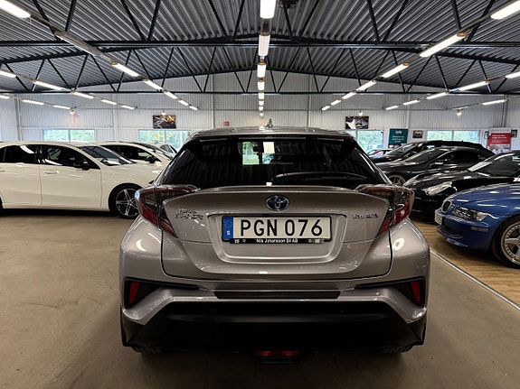 Toyota C-HR 4 of 9