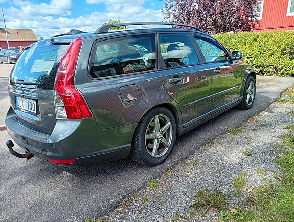Volvo V50 3 of 10