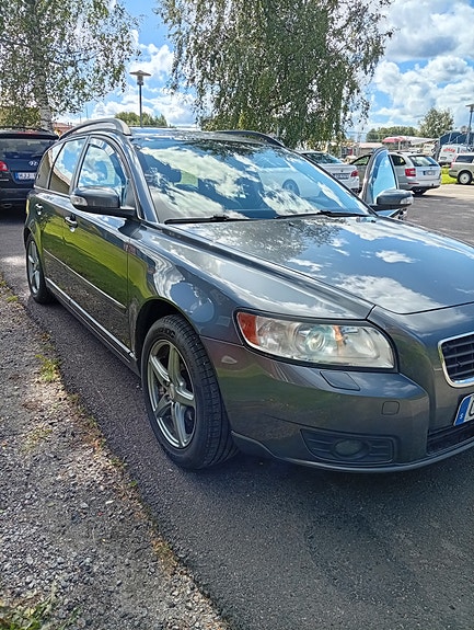 Volvo V50 2 of 10