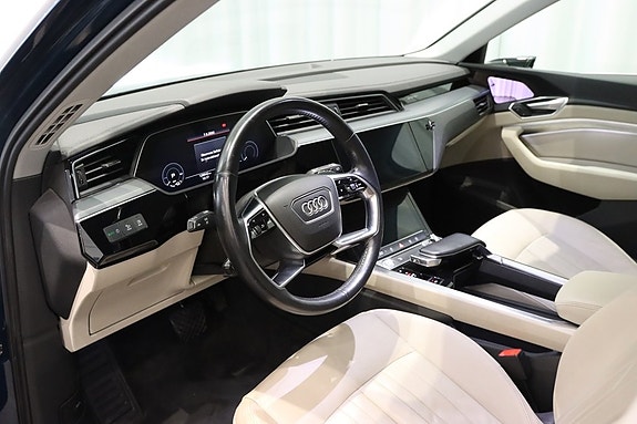 Audi e-tron 10 of 23