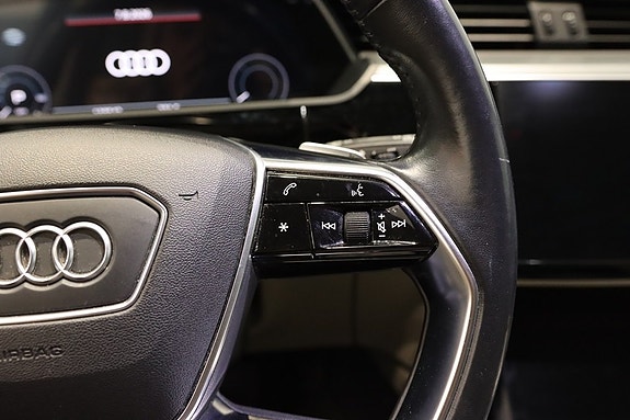 Audi e-tron 14 of 23