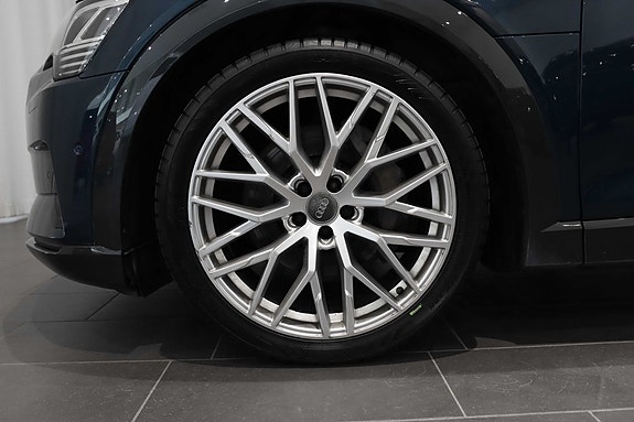 Audi e-tron 7 of 23