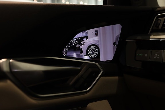 Audi e-tron 16 of 23