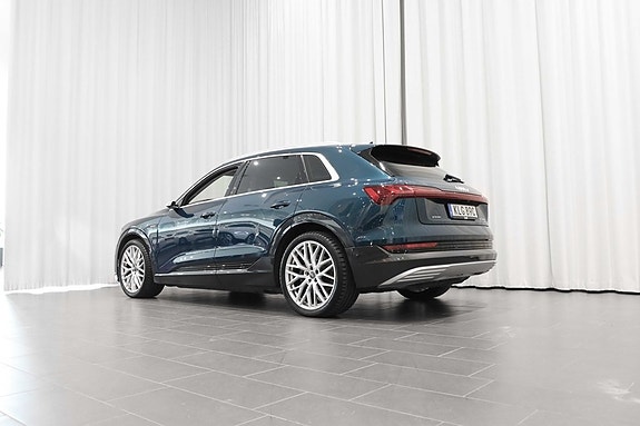 Audi e-tron 3 of 23