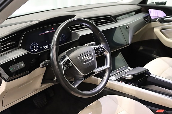 Audi e-tron 11 of 23