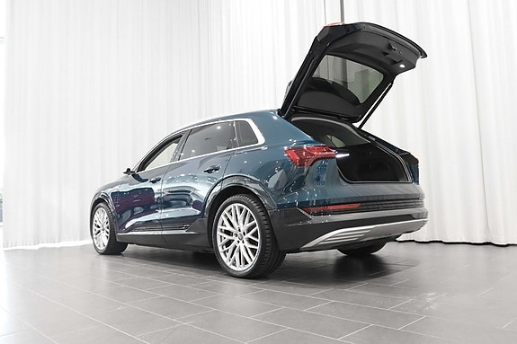 Audi e-tron 4 of 23