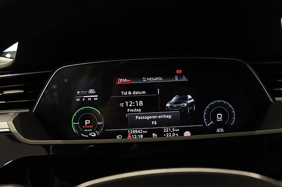 Audi e-tron 17 of 23