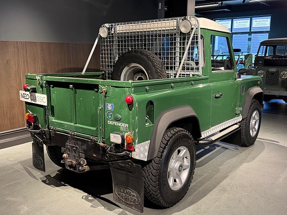 Land Rover Defender 90 4 of 23