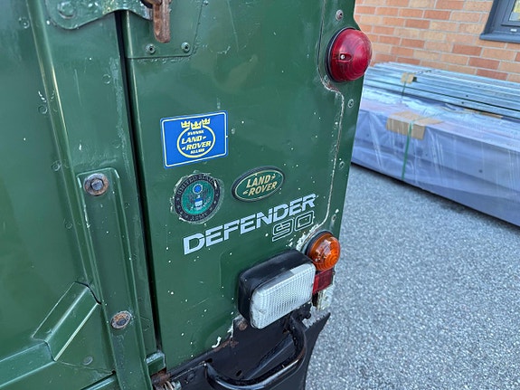 Land Rover Defender 90 23 of 23