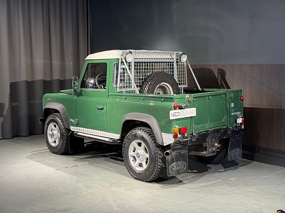 Land Rover Defender 90 7 of 23