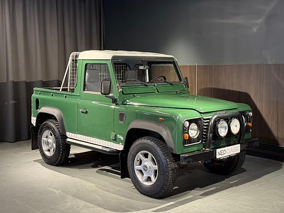 Land Rover Defender 90 3 of 23
