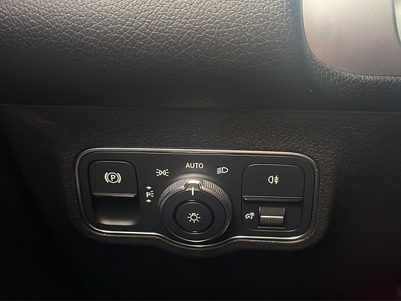 Mercedes-Benz EQB300 18 of 30