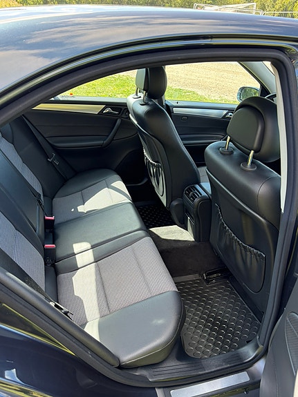 Mercedes-Benz C200 5 of 11