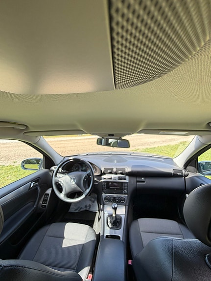 Mercedes-Benz C200 6 of 11