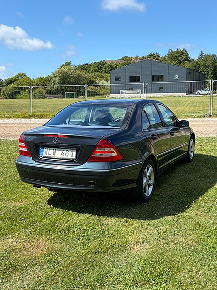 Mercedes-Benz C200 11 of 11