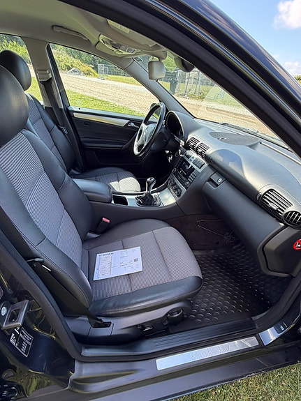 Mercedes-Benz C200 7 of 11
