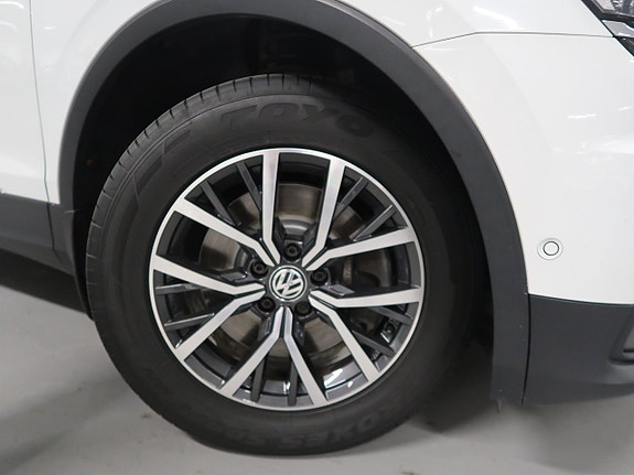 Volkswagen Tiguan Allspace 12 of 30