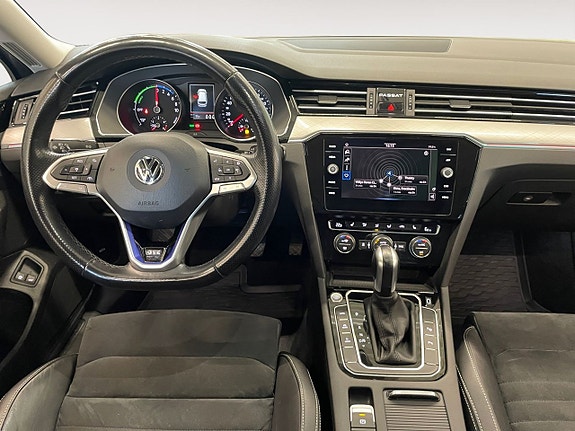 Volkswagen Passat 11 of 26