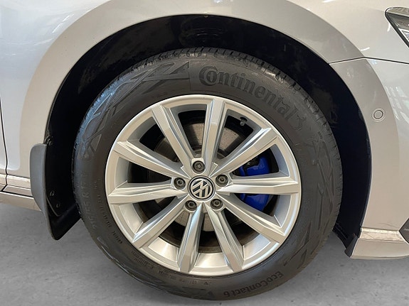 Volkswagen Passat 8 of 26