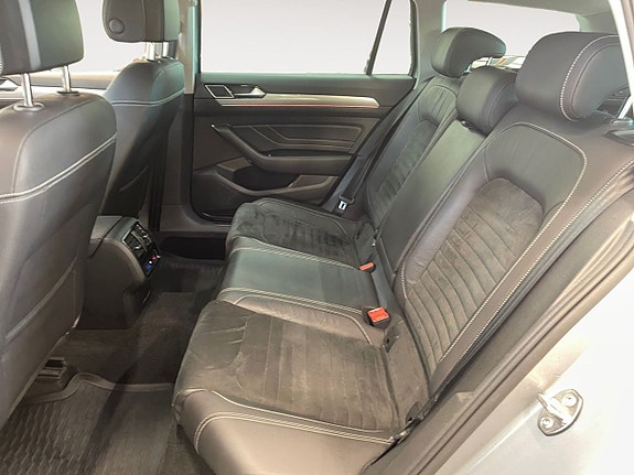 Volkswagen Passat 15 of 26