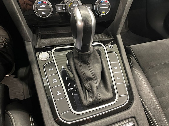 Volkswagen Passat 22 of 26