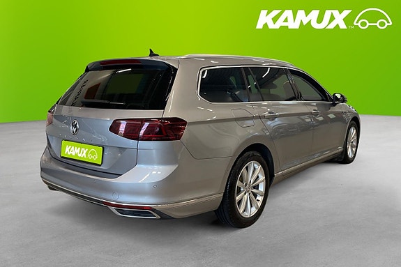 Volkswagen Passat 4 of 26