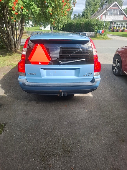 Volvo V70 3 of 10