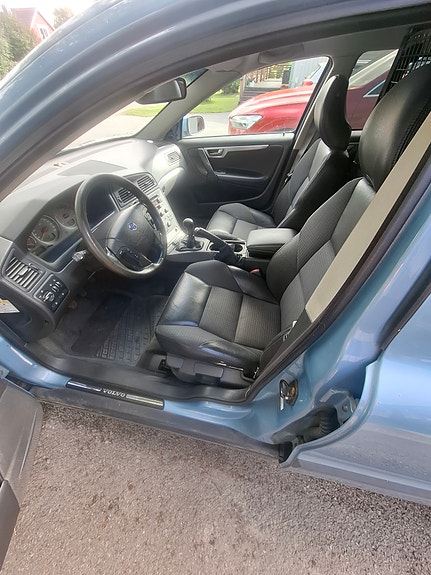 Volvo V70 8 of 10