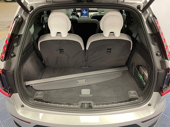 Volvo EX90 8 of 24