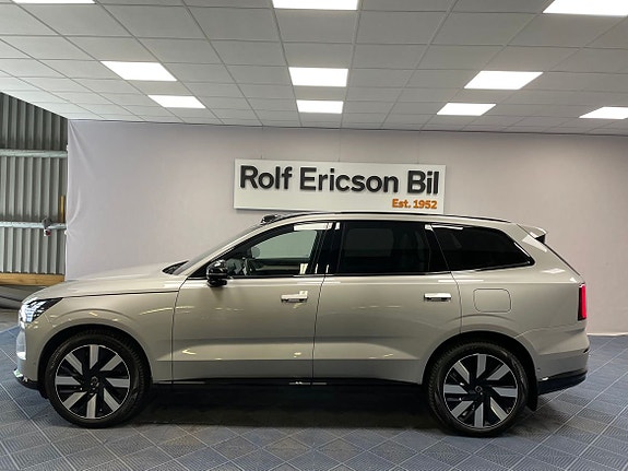 Volvo EX90 2 of 24