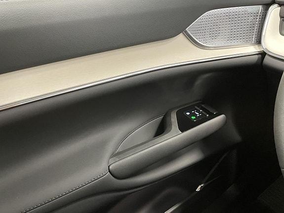 Volvo EX90 18 of 24