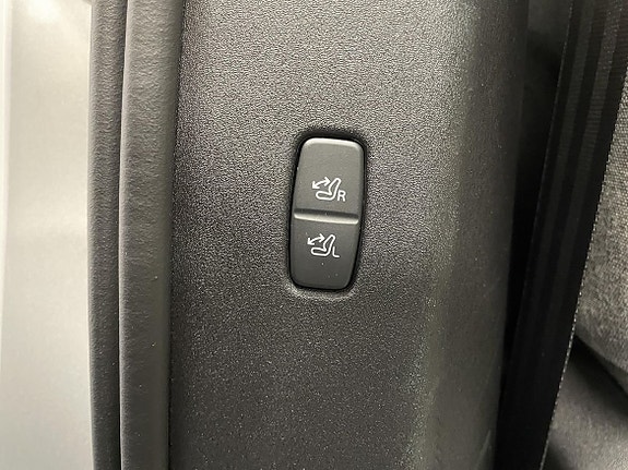 Volvo EX90 13 of 24