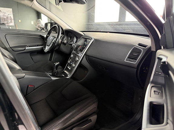 Volvo XC60 8 of 14