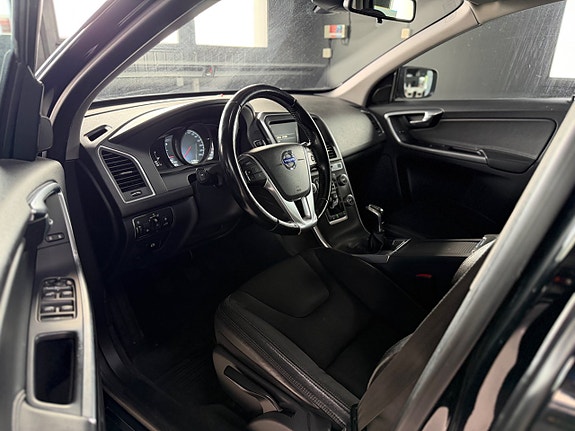 Volvo XC60 5 of 14