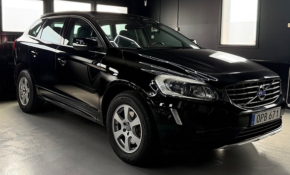 Volvo XC60 2 of 14